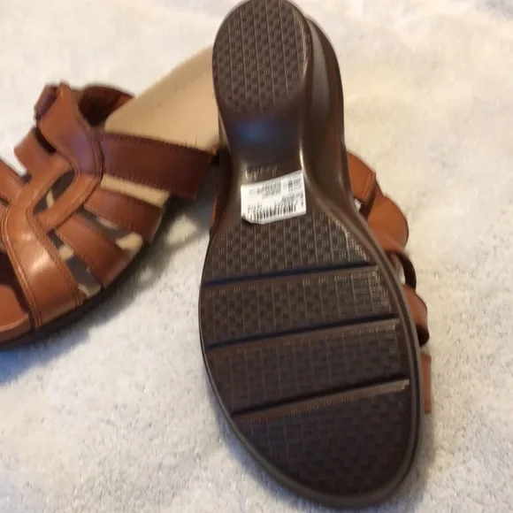 Clark’s Women Sandals . - Picture 4 of 6